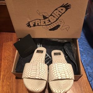Freebird by Steven Sandal slip-on Tiki wht snake